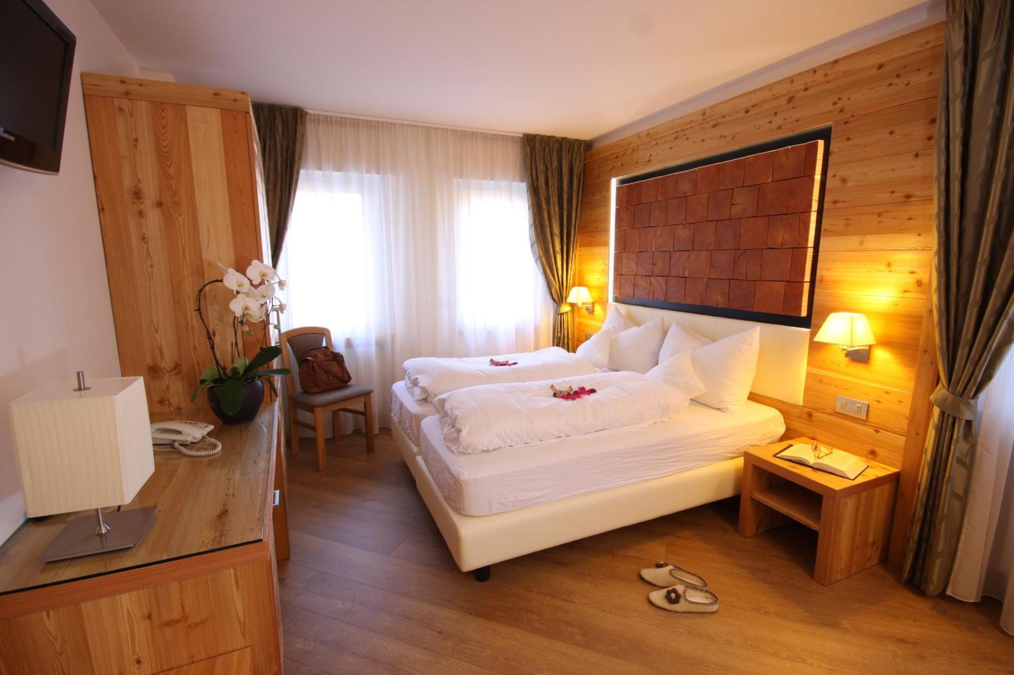 Hotel Pineta Baselga di Pine Bagian luar foto