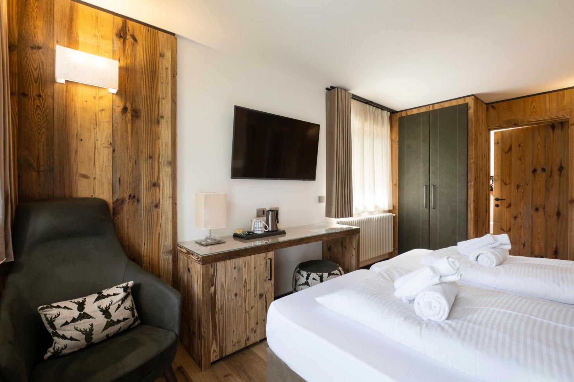 Hotel Pineta Baselga di Pine Bagian luar foto