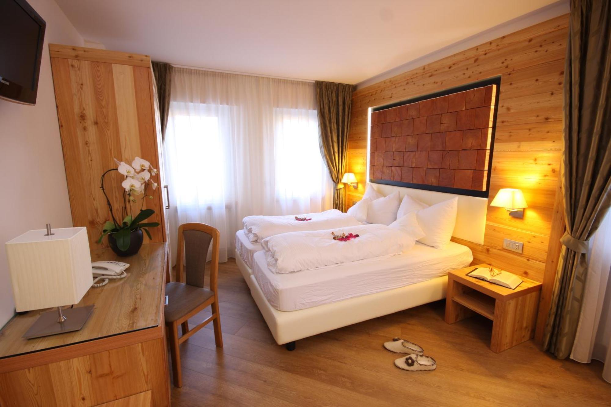 Hotel Pineta Baselga di Pine Bagian luar foto