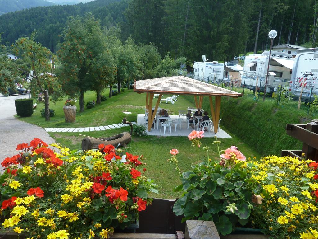 Hotel Pineta Baselga di Pine Bagian luar foto
