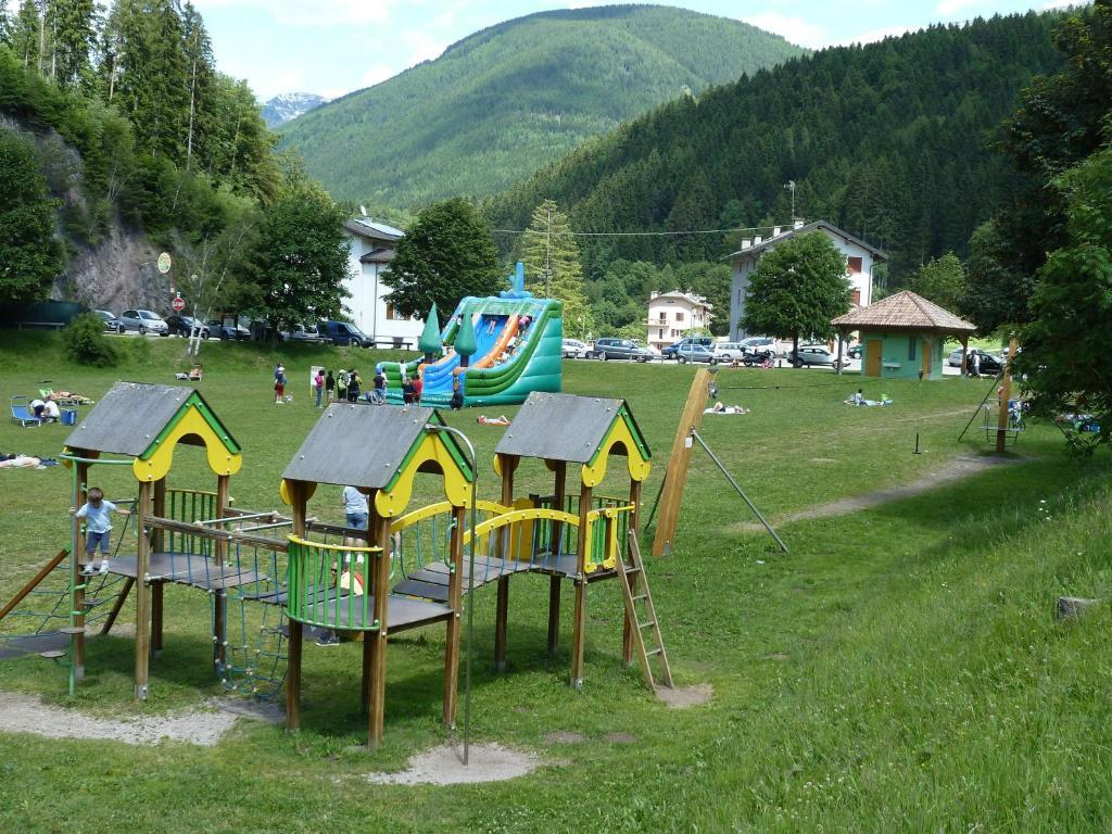 Hotel Pineta Baselga di Pine Bagian luar foto